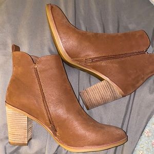 COPY - MIA boots! Size 9 in brown!